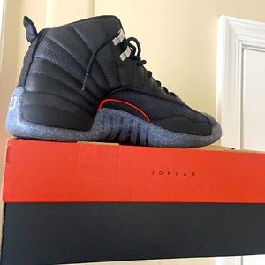 black crimson air jordan 12 retro (size 11)